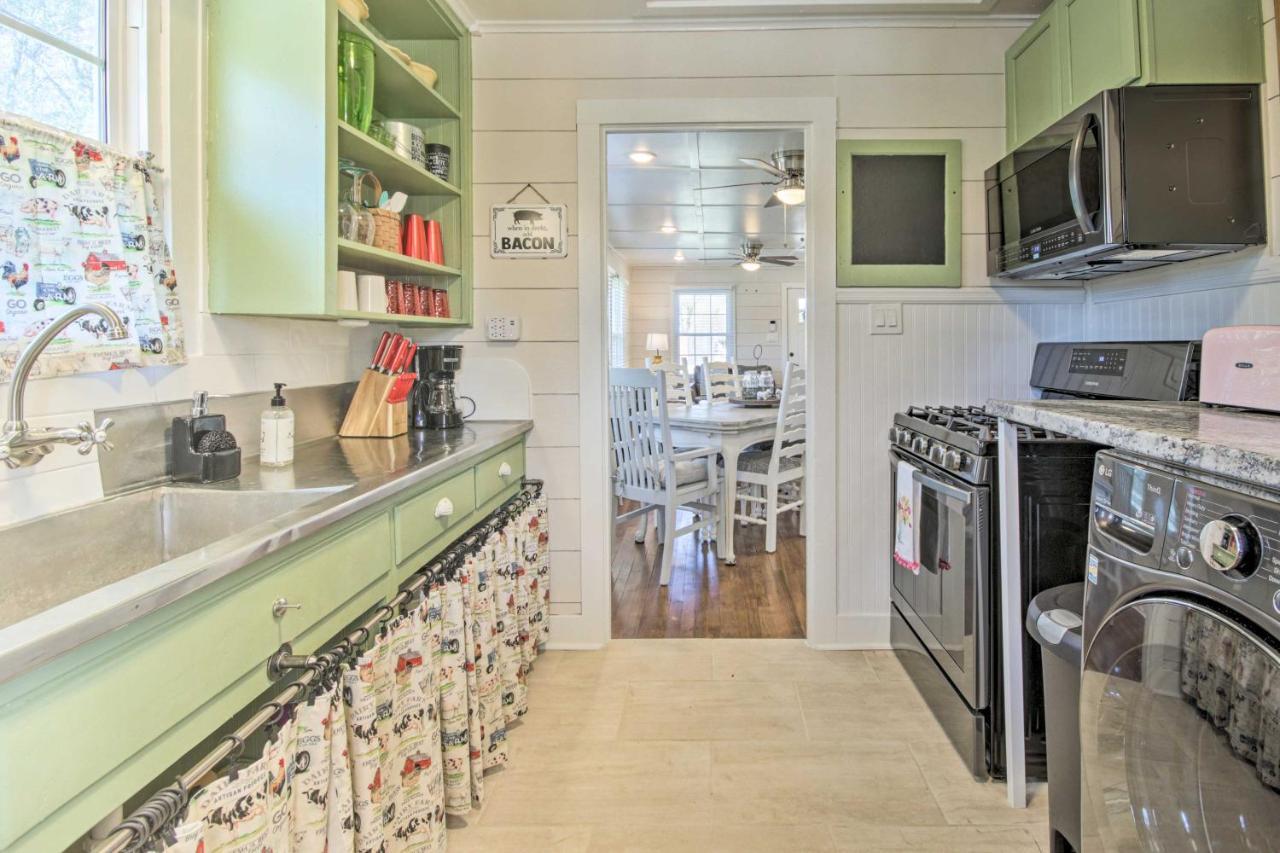 Charming Country Cottage, Walk To Main Street! Tomball Zewnętrze zdjęcie